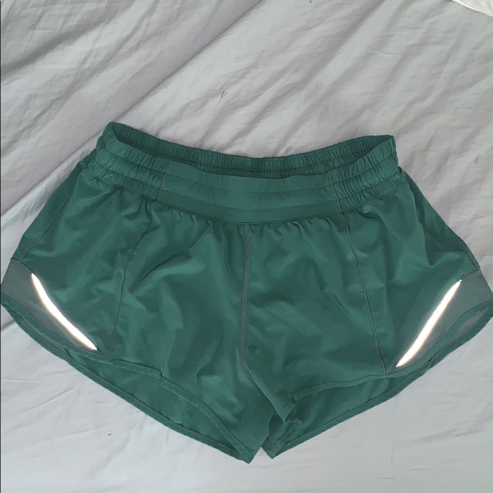 lululemon hottie hot short 2.5 inch